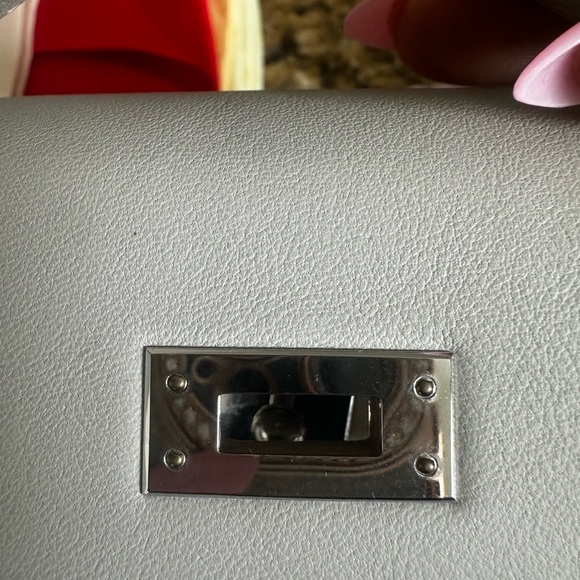 Elegant Cream Shoulder Bag - Picture 8 of 11